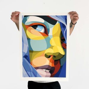 Alber tenant dans ses mains l'édition limité pour son exposition à Bordeaux